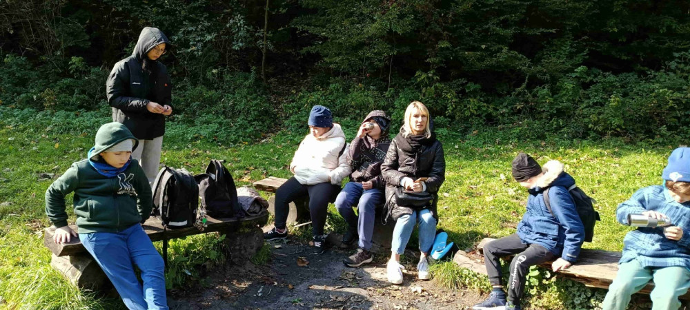 Uczniowie na polu biwakowym w Dolinie Będkowskiej, zdjęcie 1 z 5