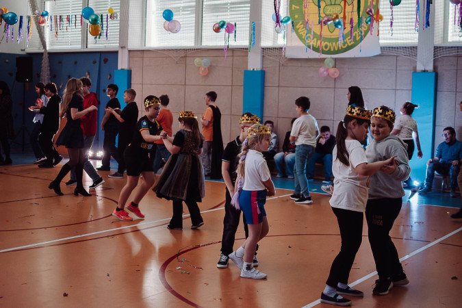 Tańce z udziałem królów i królowych balu, czyli dzieci w koronach, zdjęcie 5 z 5