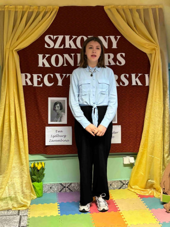Laureatka konkursu recytatorskiego w bibliotece – zdjęcie 2 z 5