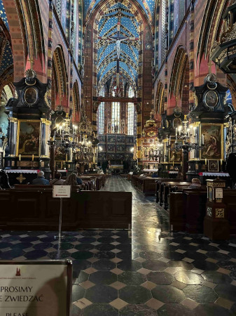 Widok na ołtarz główny w Kościele Mariackim, zdjęcie 1 z 5
